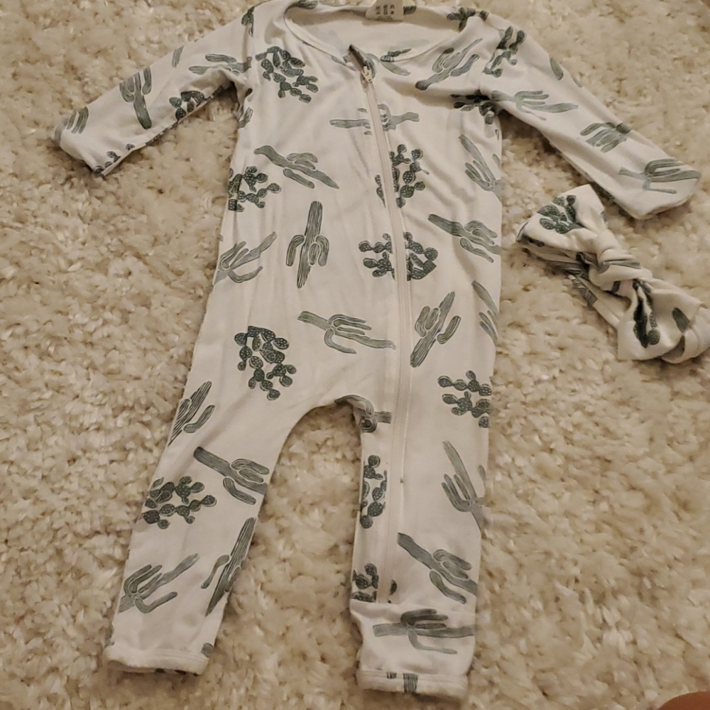 Spearmint love bow and zip outfit